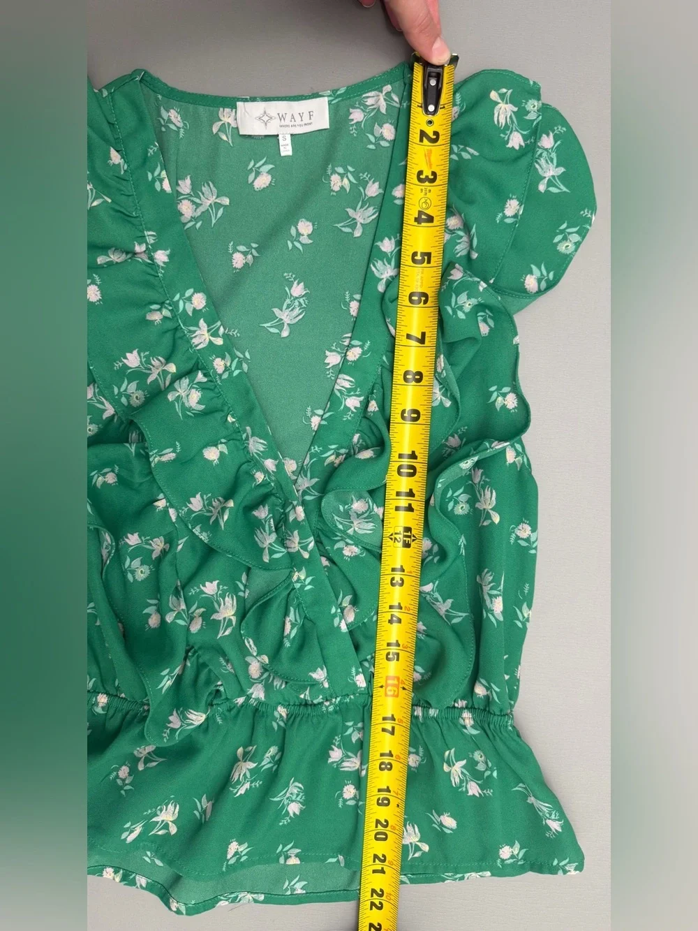 WAYF Floral Ruffle Sleeveless Blouse Green White Peplum Top Women’s Size S - Picture 12 of 12